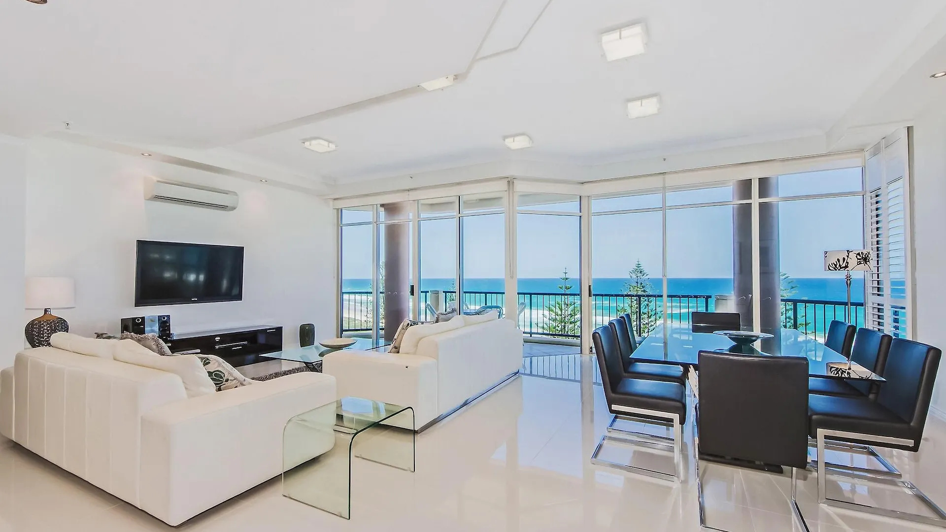 Oceana On Broadbeach 4*,