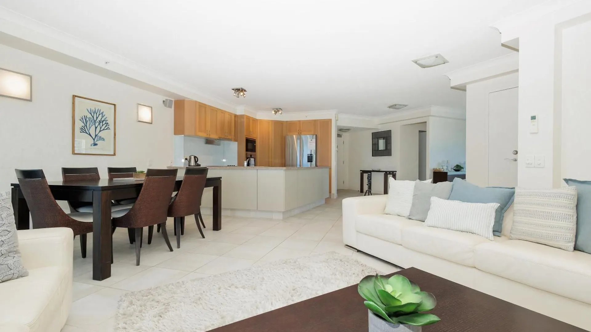 Oceana On Broadbeach 4*,  Australia